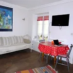 Typical Parisian Studio, Quiet And Comfortable