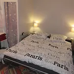 Typical Parisian Studio, Quiet And Comfortable