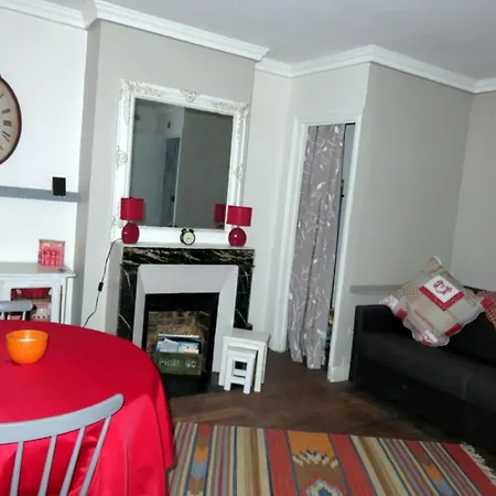 Typical Parisian Studio, Quiet And Comfortable Paris